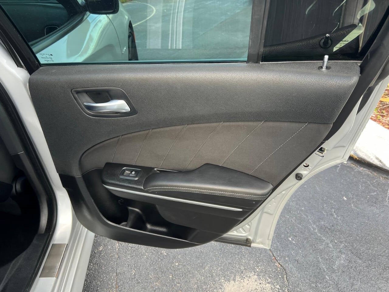 Vehicle image 28 of 47