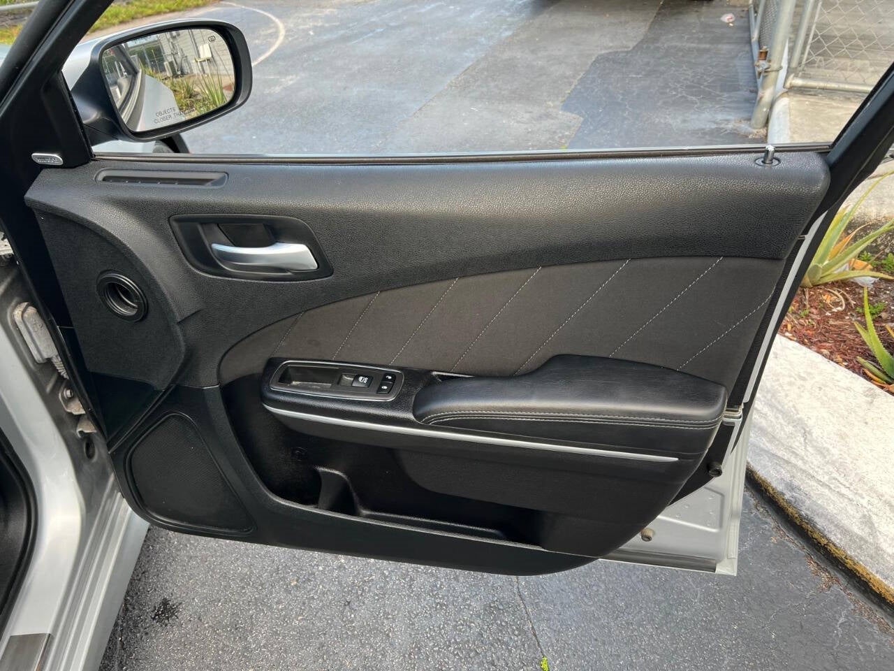 Vehicle image 33 of 47