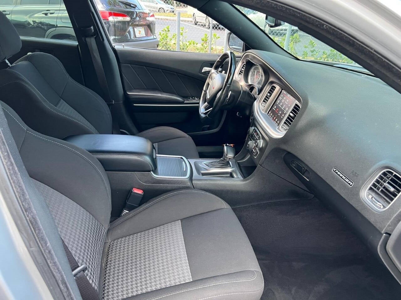 Vehicle image 17 of 47
