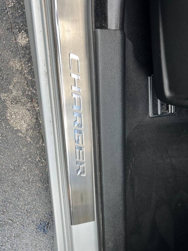 Vehicle image 27 of 47