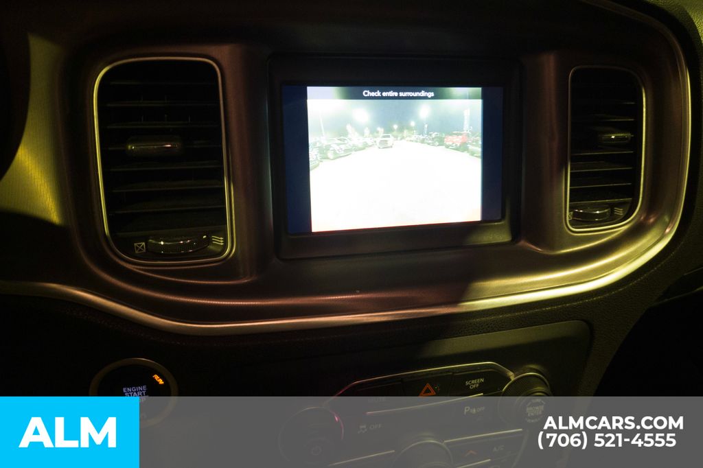 Vehicle image 21 of 31