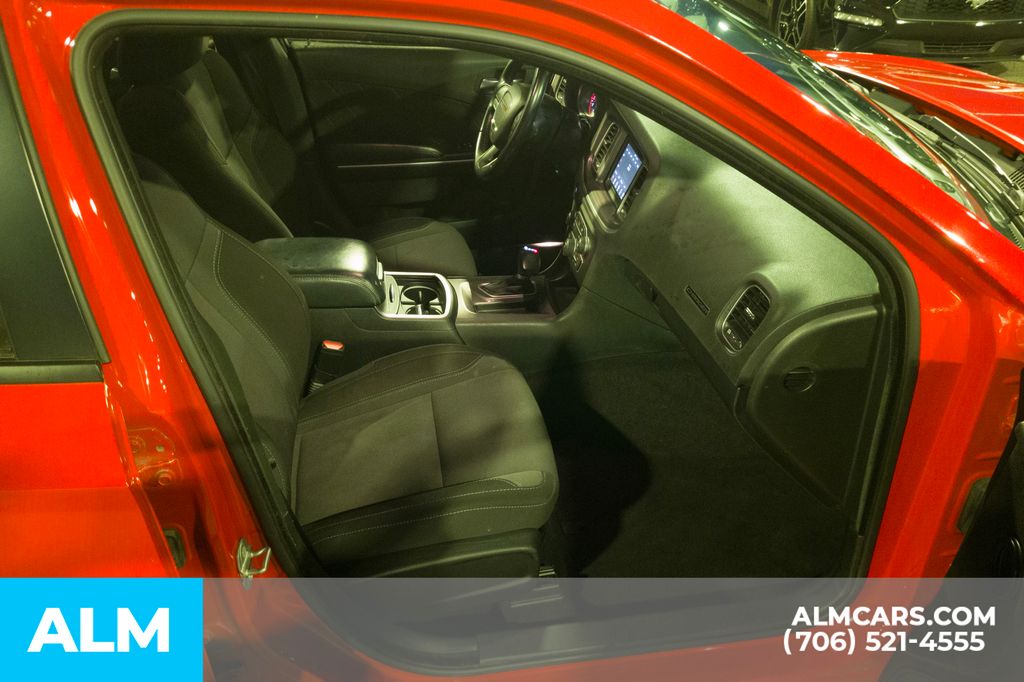 Vehicle image 14 of 31