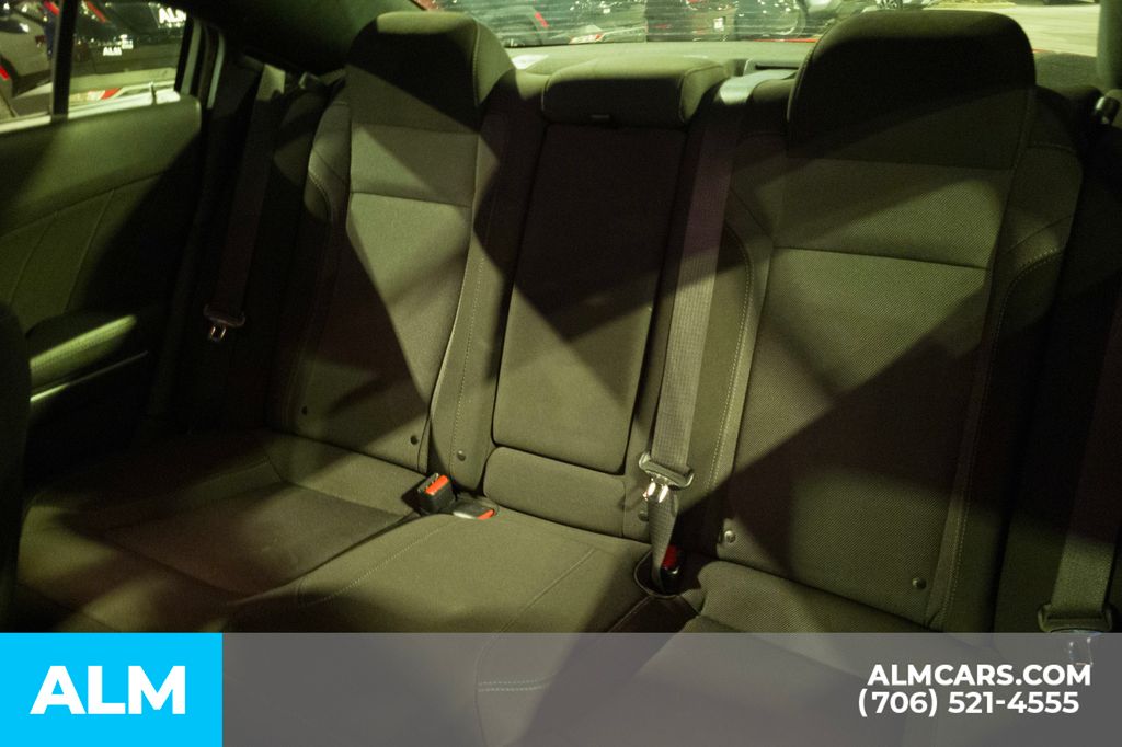 Vehicle image 11 of 31