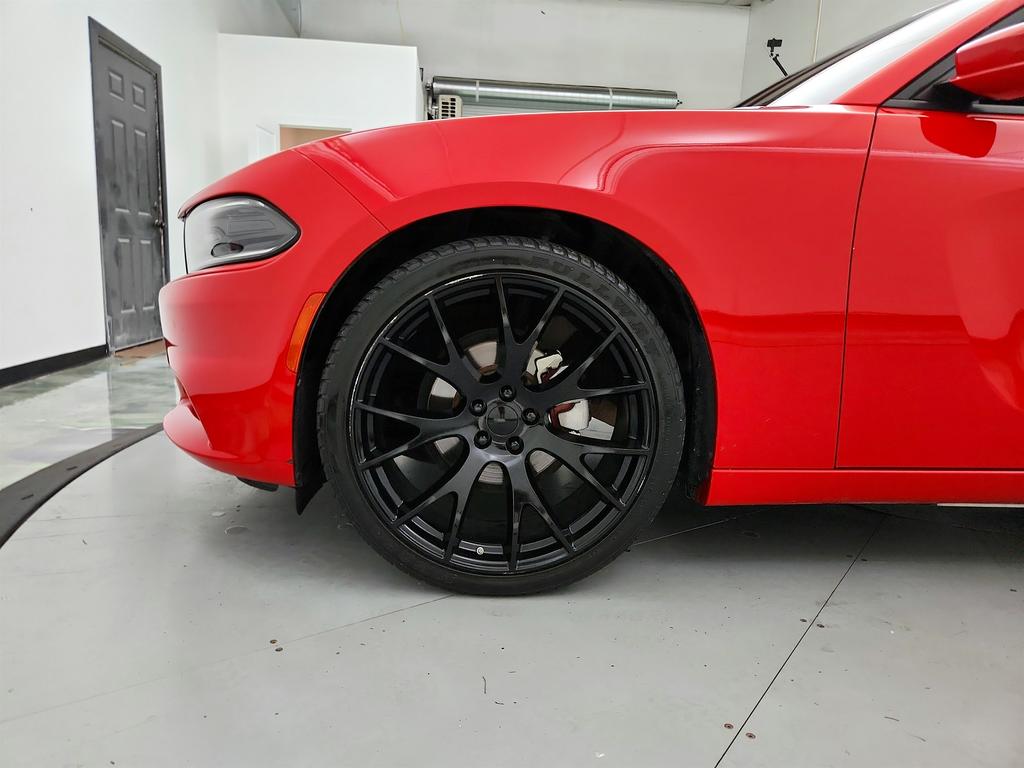 Vehicle image 21 of 38