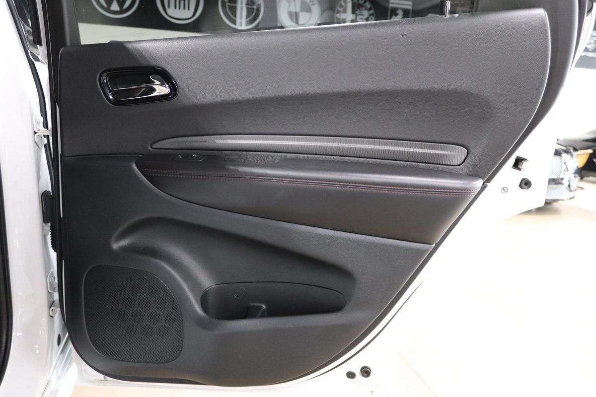 Vehicle image 31 of 44
