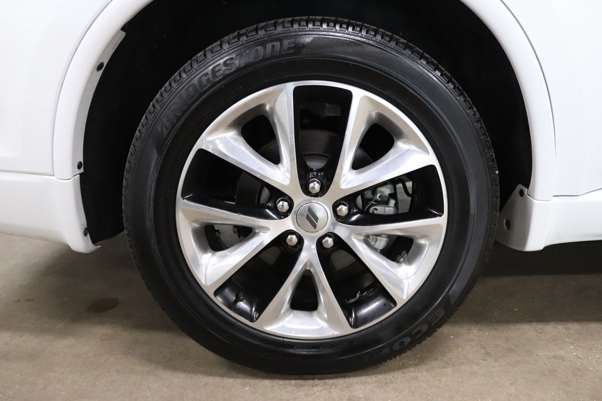 Vehicle image 42 of 44