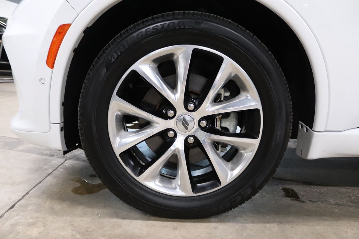 Vehicle image 40 of 44