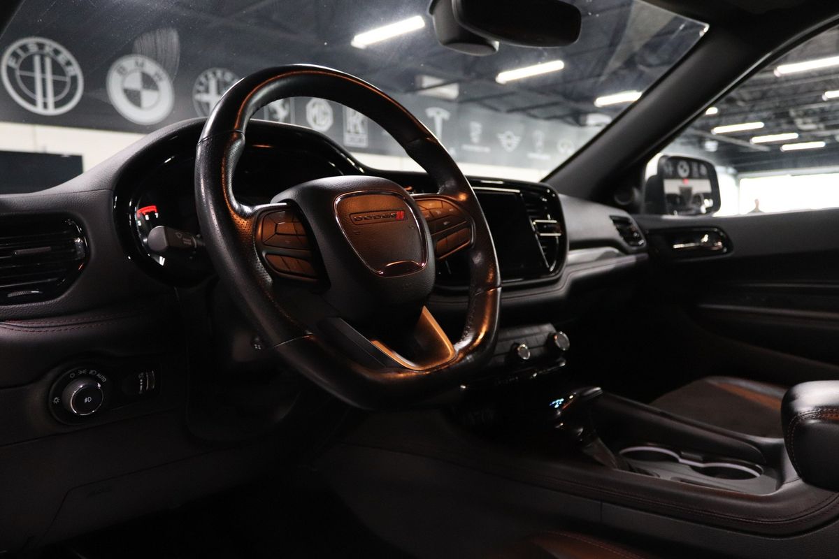 Vehicle image 11 of 44
