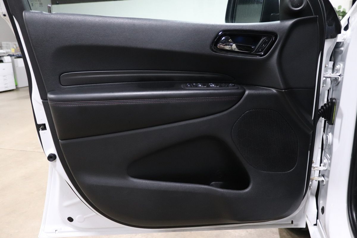 Vehicle image 10 of 44
