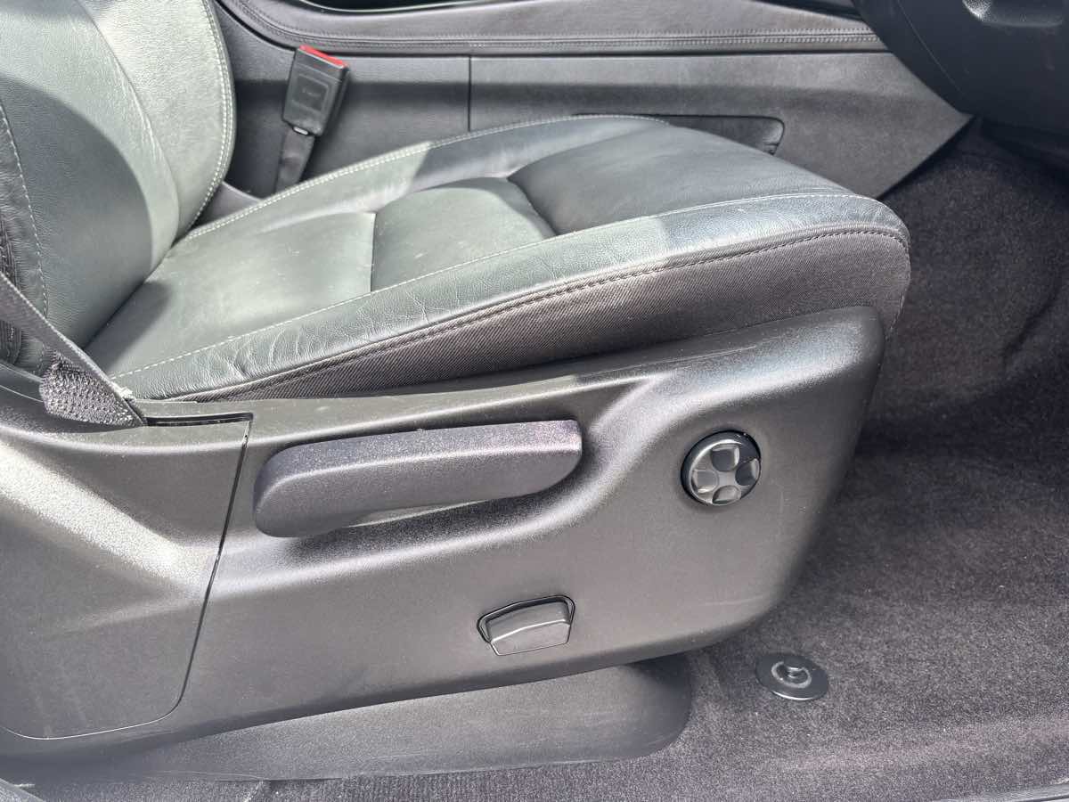 Vehicle image 11 of 32