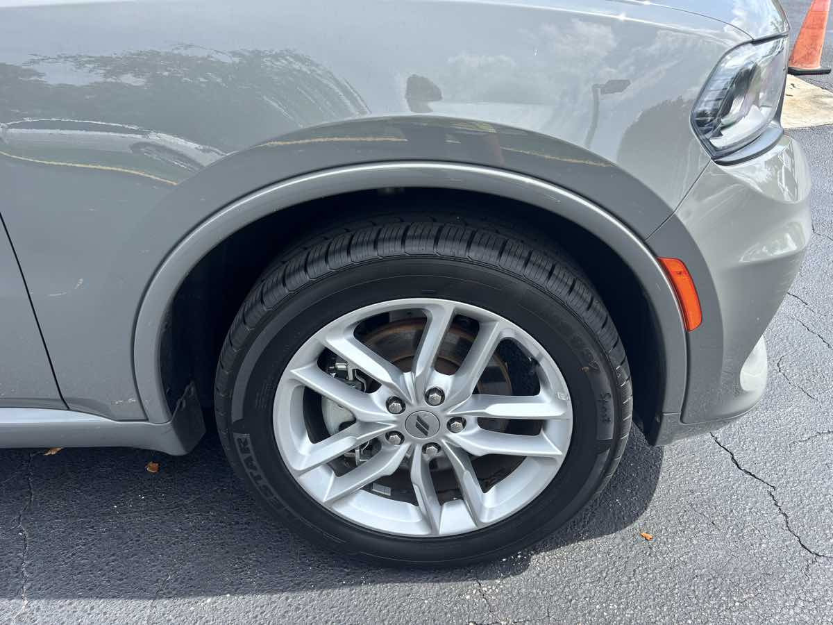 Vehicle image 3 of 32