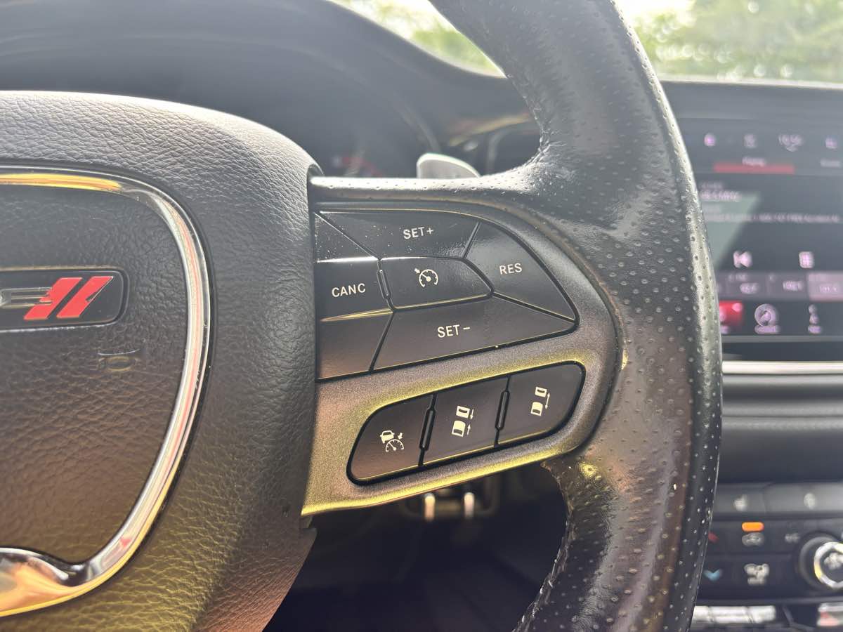 Vehicle image 29 of 32