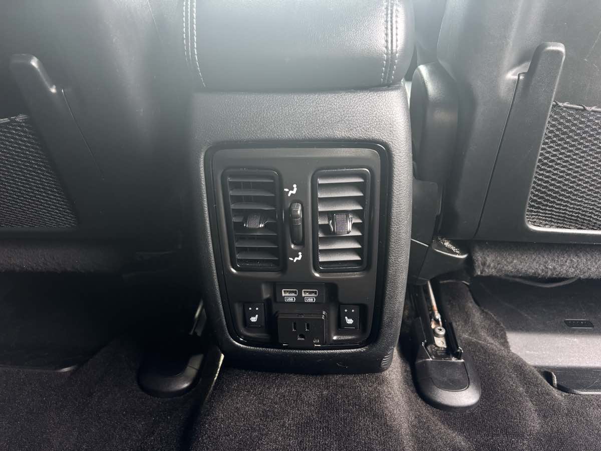 Vehicle image 24 of 32