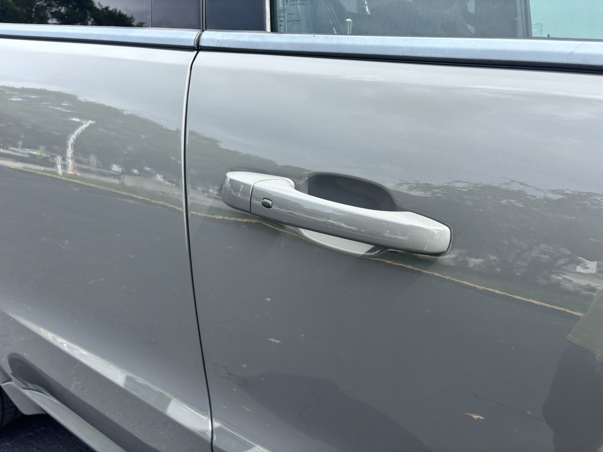 Vehicle image 10 of 32