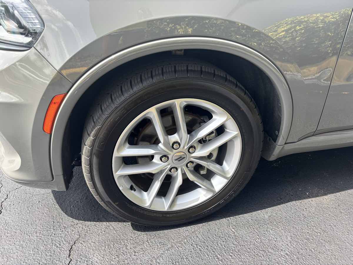 Vehicle image 4 of 32