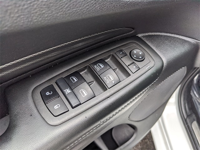 Vehicle image 26 of 30