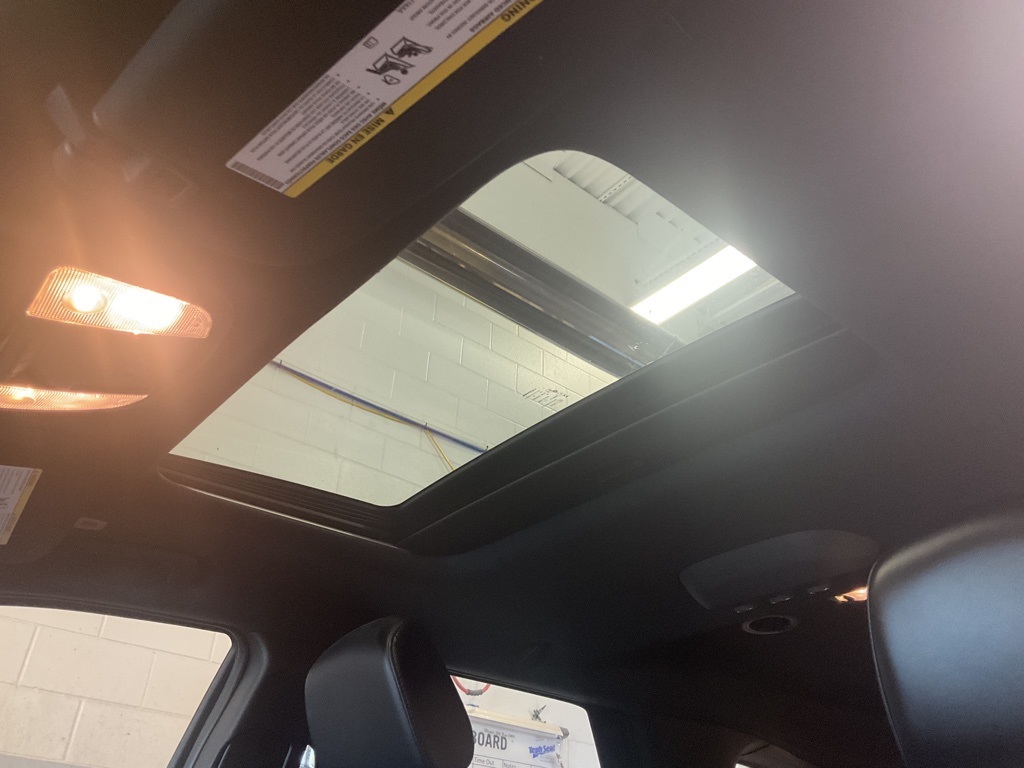 Vehicle image 17 of 23