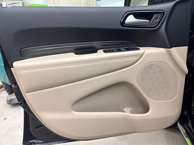 Vehicle image 19 of 22