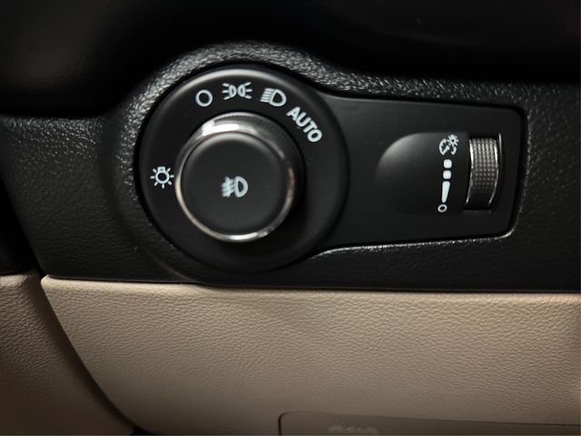 Vehicle image 21 of 22