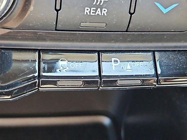 Vehicle image 26 of 31