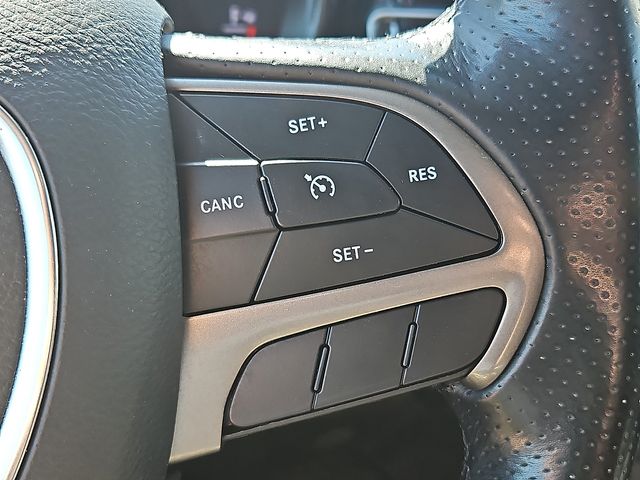 Vehicle image 22 of 31