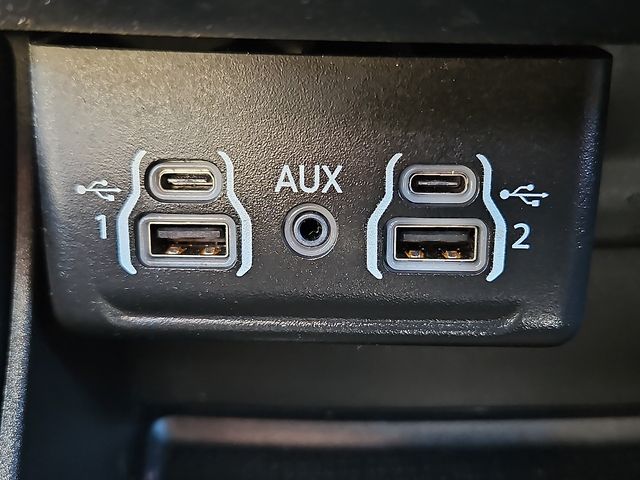 Vehicle image 24 of 31
