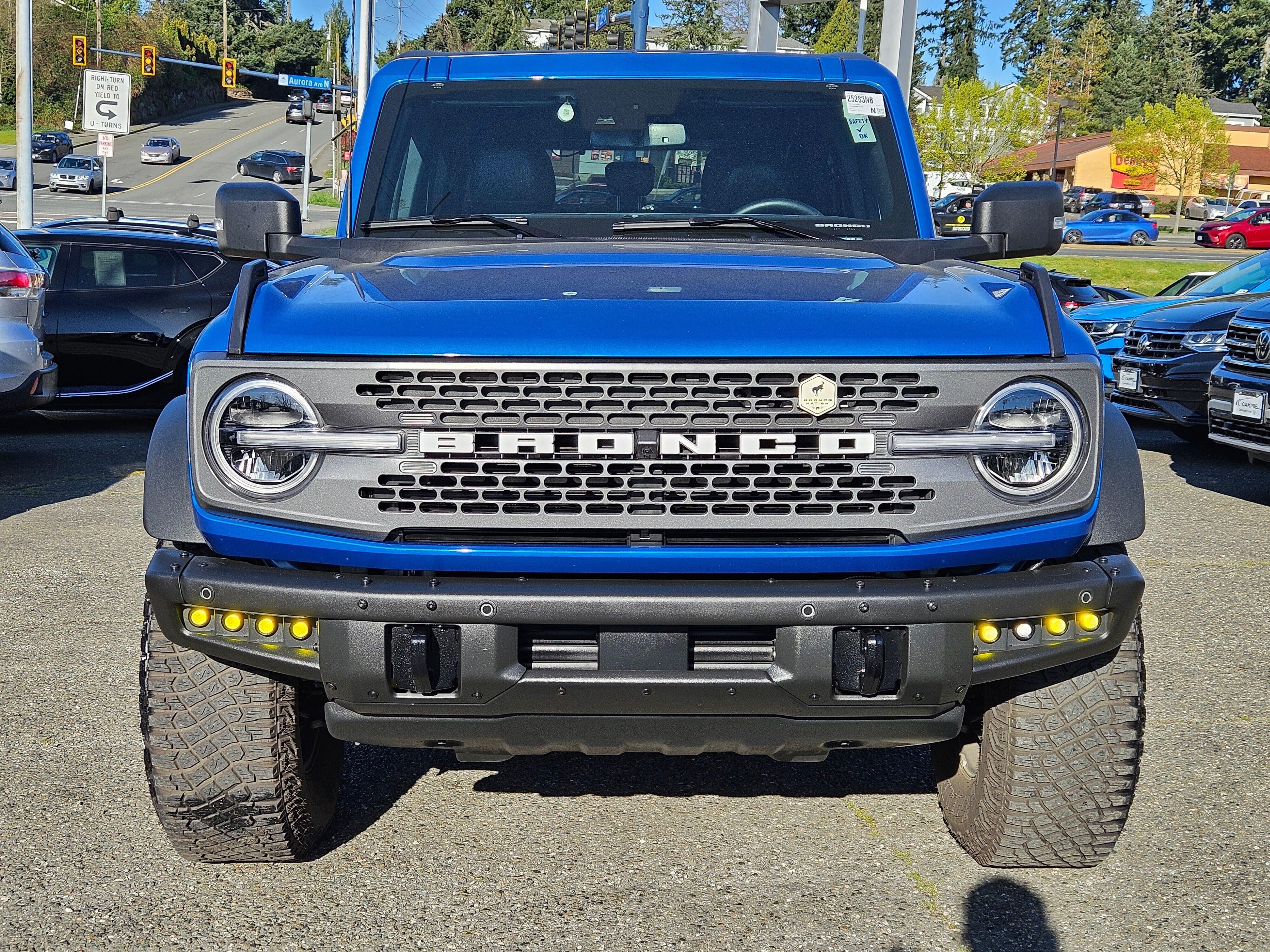 2022 Ford Bronco Badlands Image 2 of 31