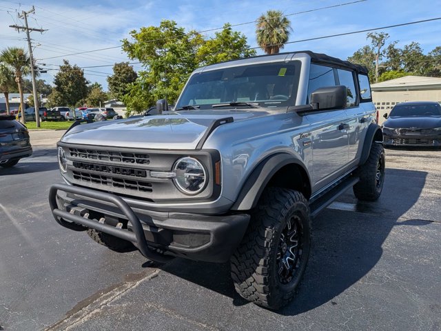 2022 Ford Bronco Base Image 1 of 26