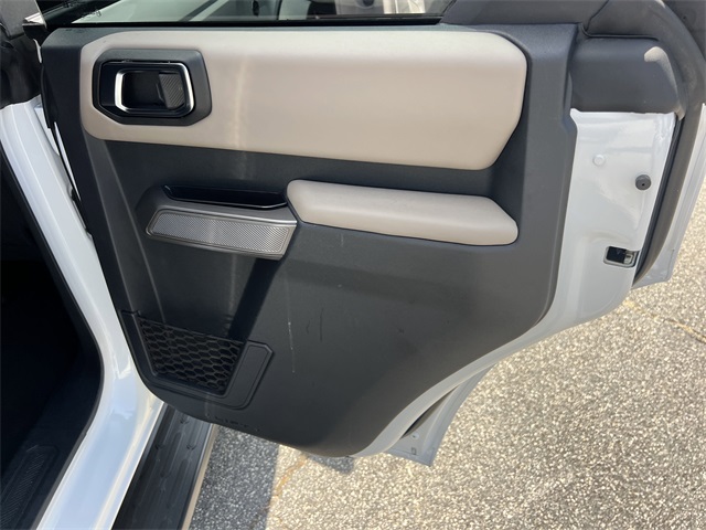 Vehicle image 27 of 34