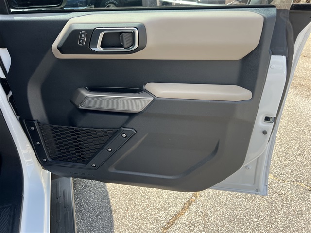 Vehicle image 14 of 34