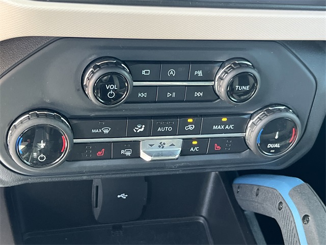 Vehicle image 32 of 34