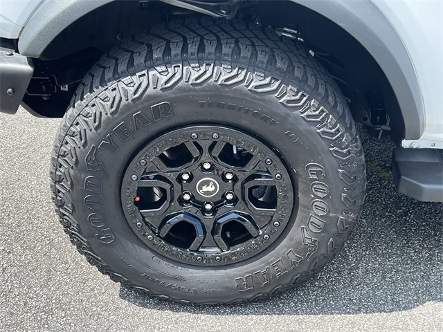Vehicle image 10 of 34
