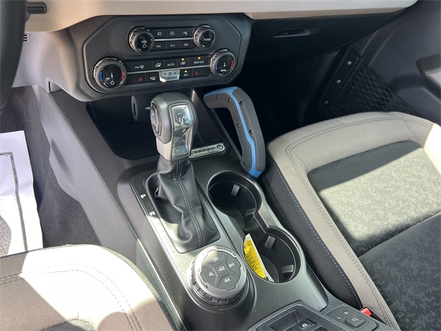 Vehicle image 25 of 34