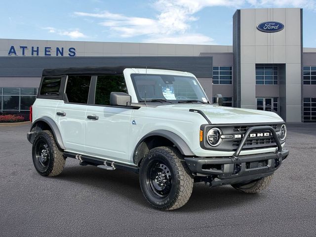 2022 Ford Bronco Black Diamond Image 3 of 35