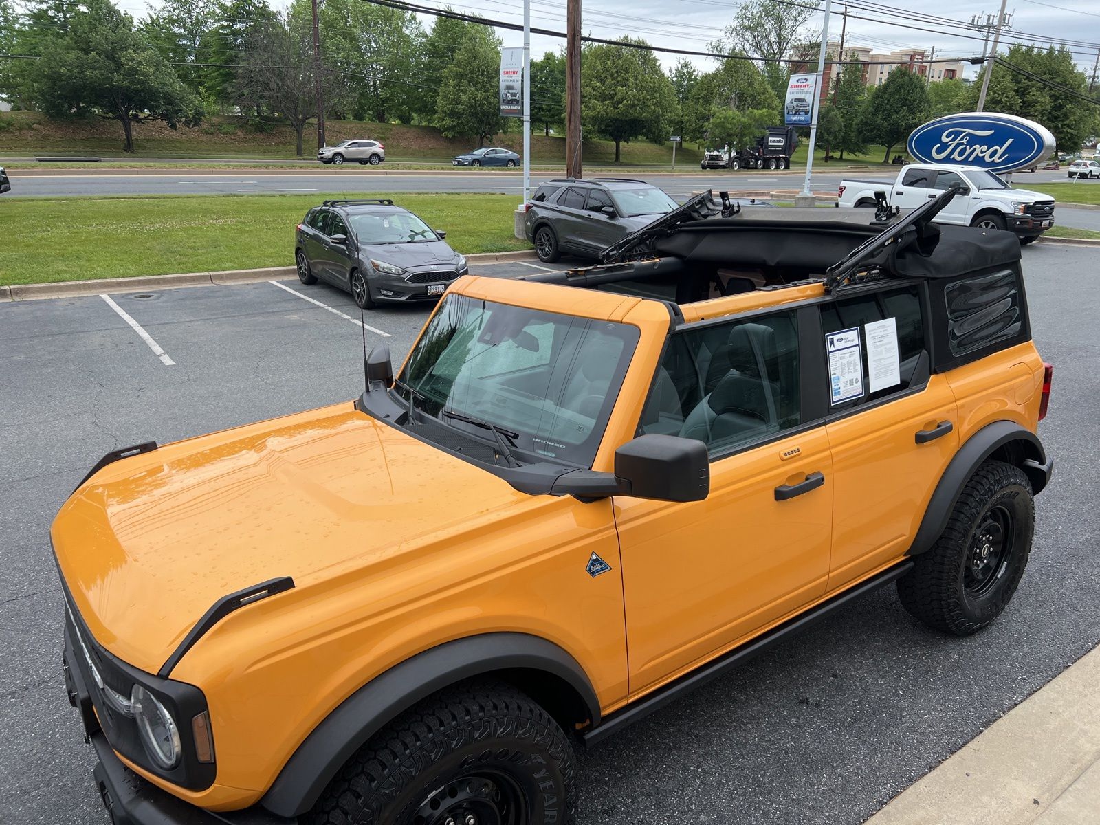 2022 Ford Bronco Black Diamond Image 2 of 35