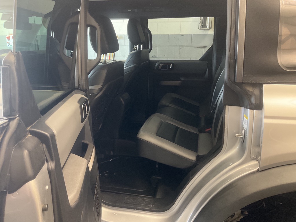 Vehicle image 21 of 25