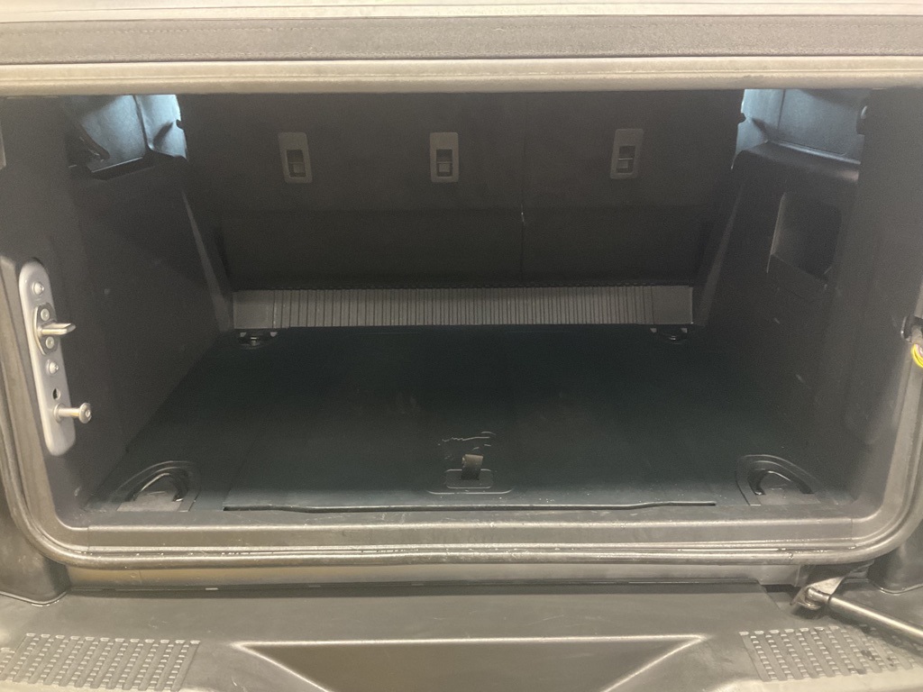 Vehicle image 22 of 25