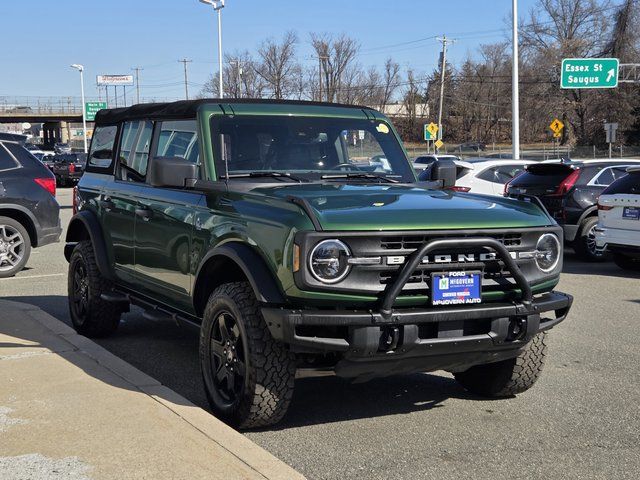 2022 Ford Bronco Black Diamond Image 3 of 37