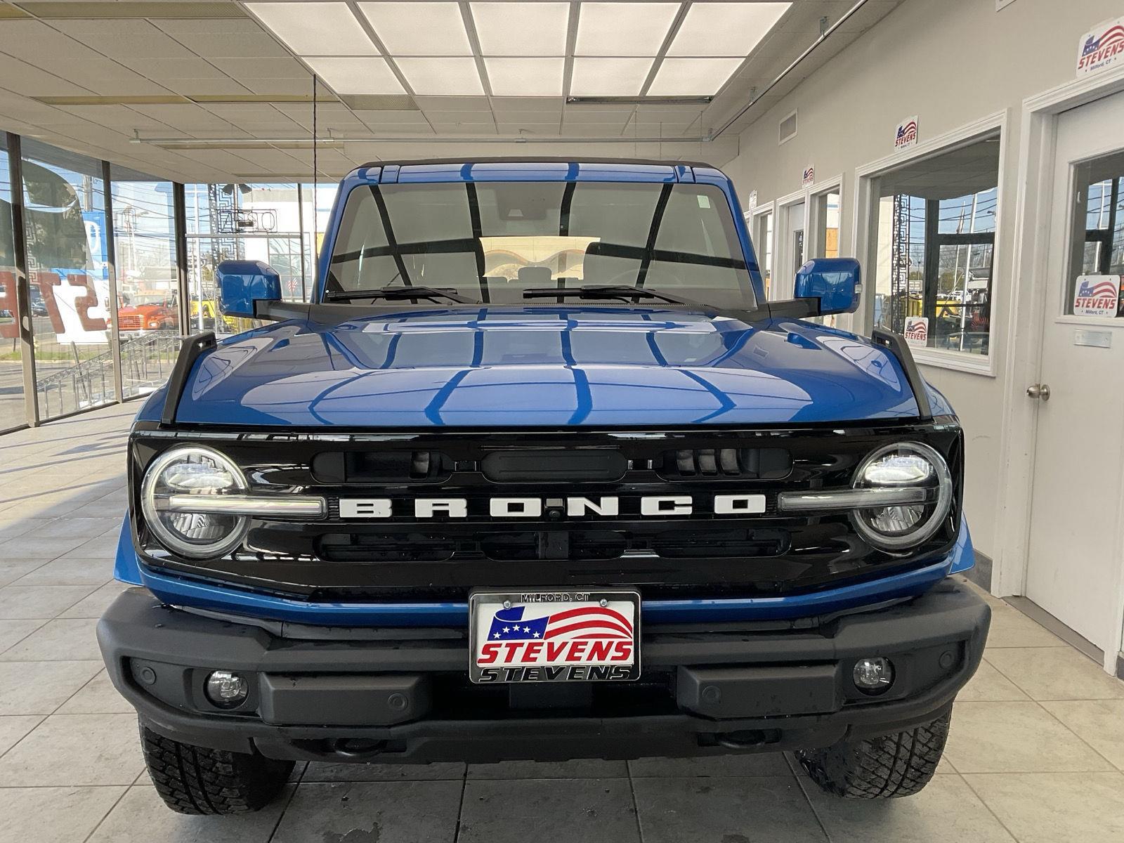 2022 Ford Bronco Outer Banks Image 2 of 27