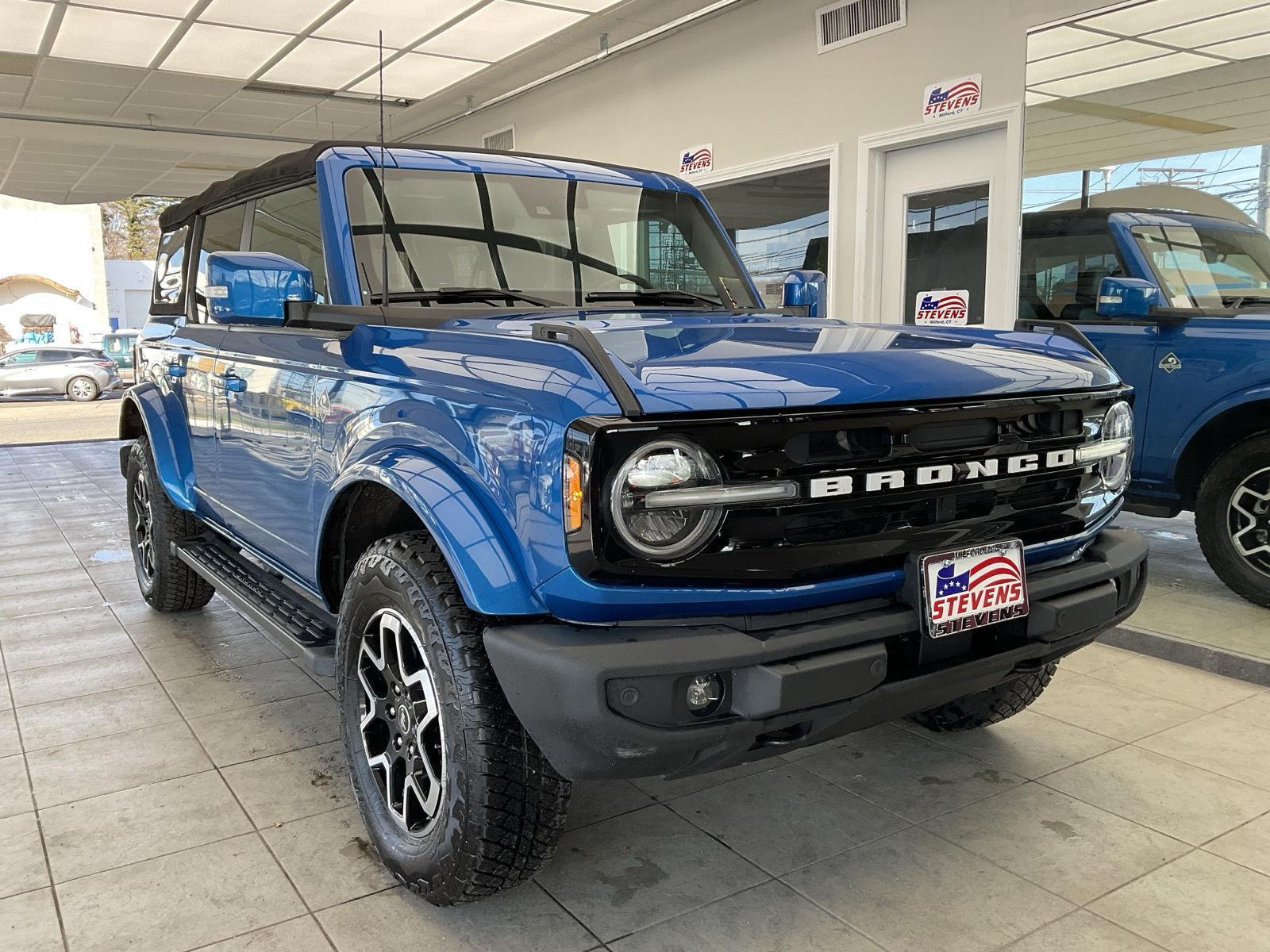 2022 Ford Bronco Outer Banks Image 3 of 27