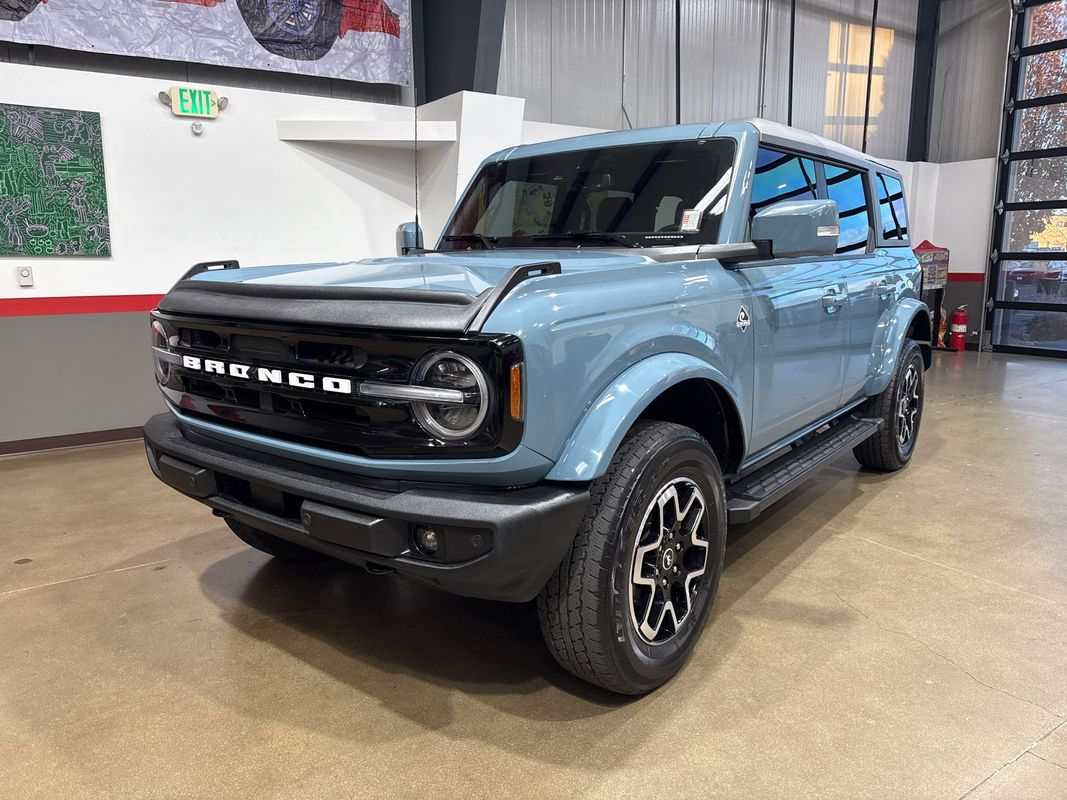 2022 Ford Bronco Outer Banks Image 1 of 129