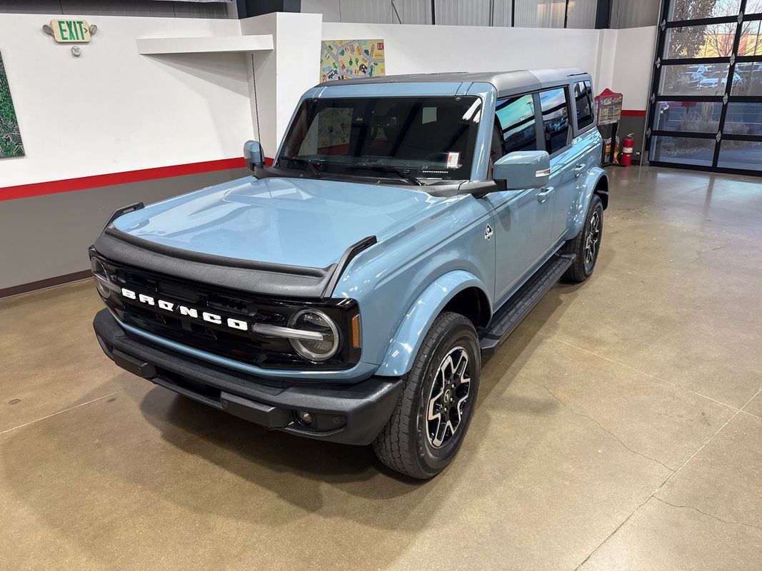 2022 Ford Bronco Outer Banks Image 3 of 129