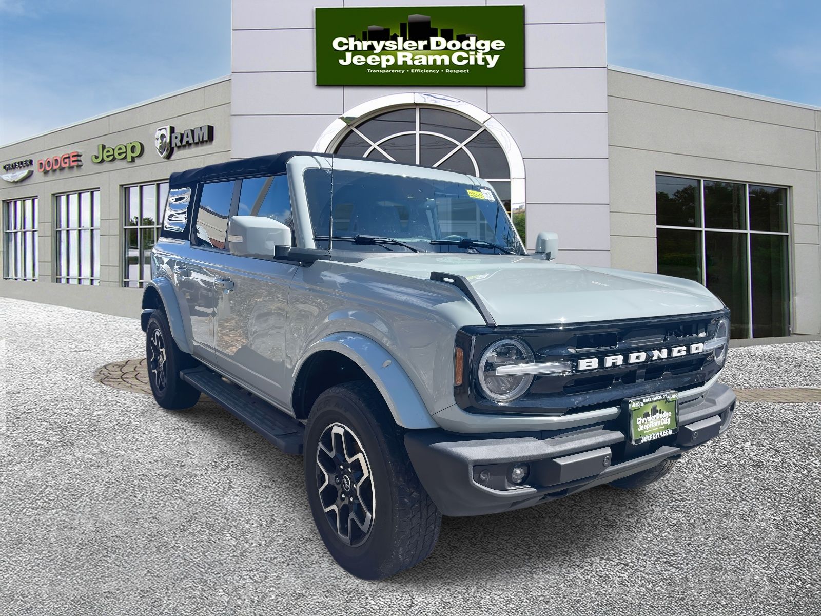 2022 Ford Bronco Outer Banks Image 3 of 32