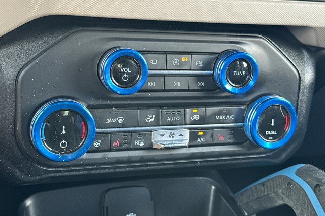 Vehicle image 21 of 30