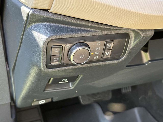 Vehicle image 23 of 26