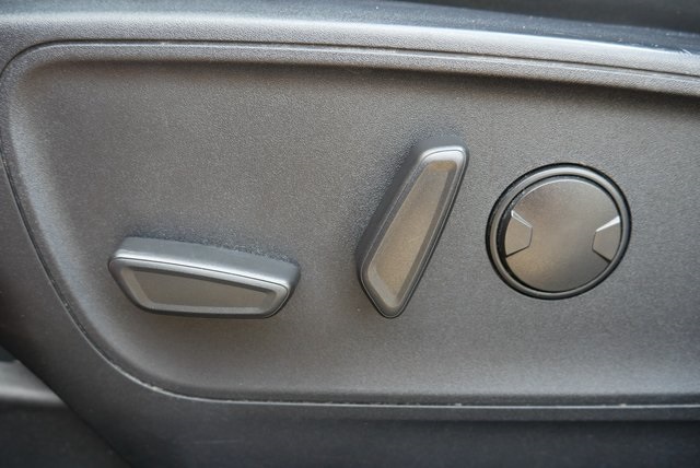 Vehicle image 32 of 46