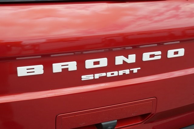 Vehicle image 33 of 46