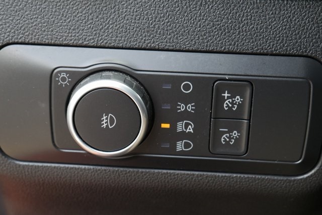 Vehicle image 41 of 46