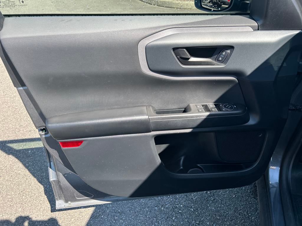 Vehicle image 18 of 31