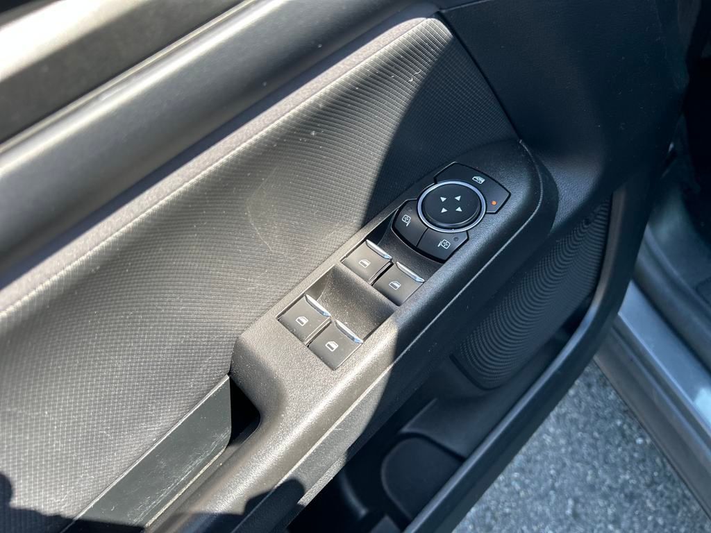 Vehicle image 17 of 31